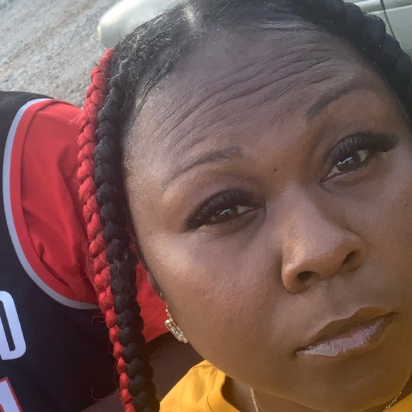 Meet your Posher, Shellena - Picture 1 of 1